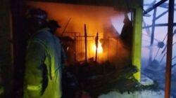 Pasar Mojoduwur Jombang Meledakkan Api: Kios Kayu Mempercepat Penyebaran Kebakaran