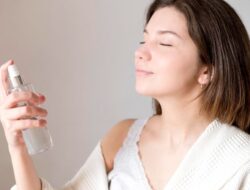 Cara Optimal Menggunakan Face Mist: Waktu Terbaik & Tips Menarik! Cocok untuk Dipakai dengan Makeup
