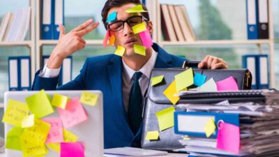 Bekerja Sampai Sakit, Lalu Dipecat: Ada Apa dengan Dunia Kerja Kita?